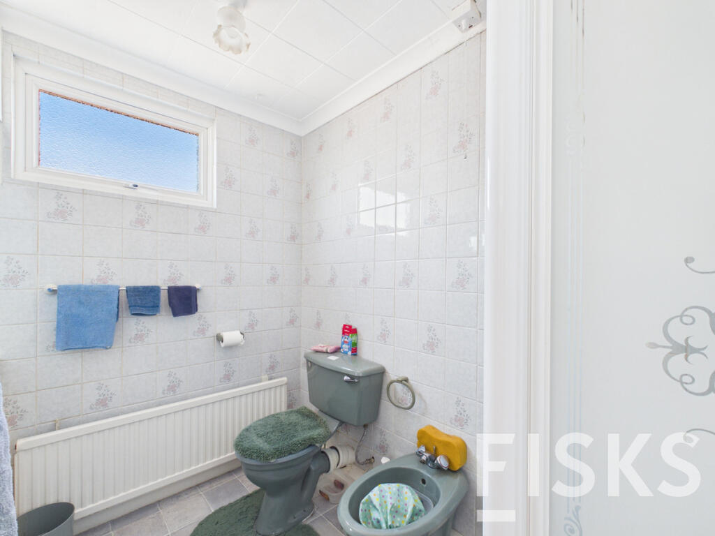 House in Castle Point, Benfleet - View 4