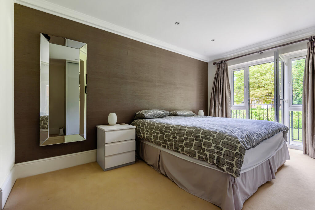 Apartment in Kingston upon Thames - More