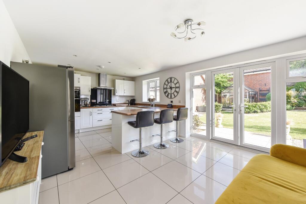 House in East Hampshire, Clanfield - View 3