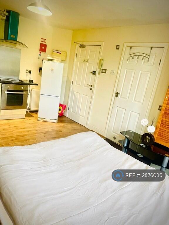 Apartment in Luton - View 5