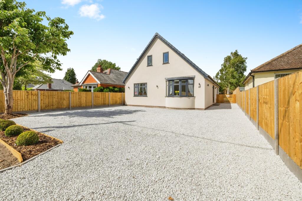 5-bed detached on Thorpe Lane, South Hykeham, LN6, £460,000