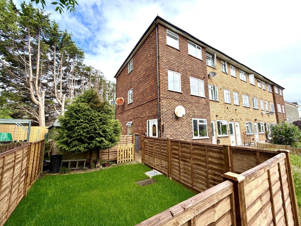Main image of property: May Close, Chessington, Surrey. KT9 2AP