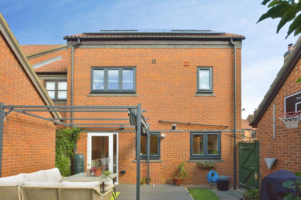 House in Milton Keynes - View 4
