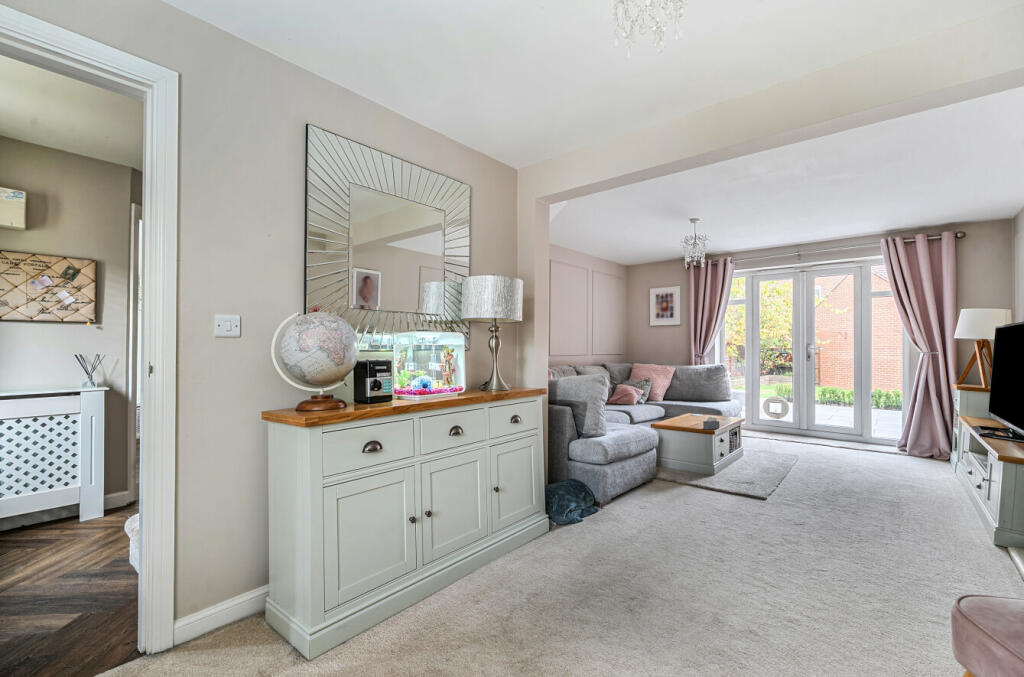 House in Three Mile Cross, Mereoak Park, Shinfield - View 5