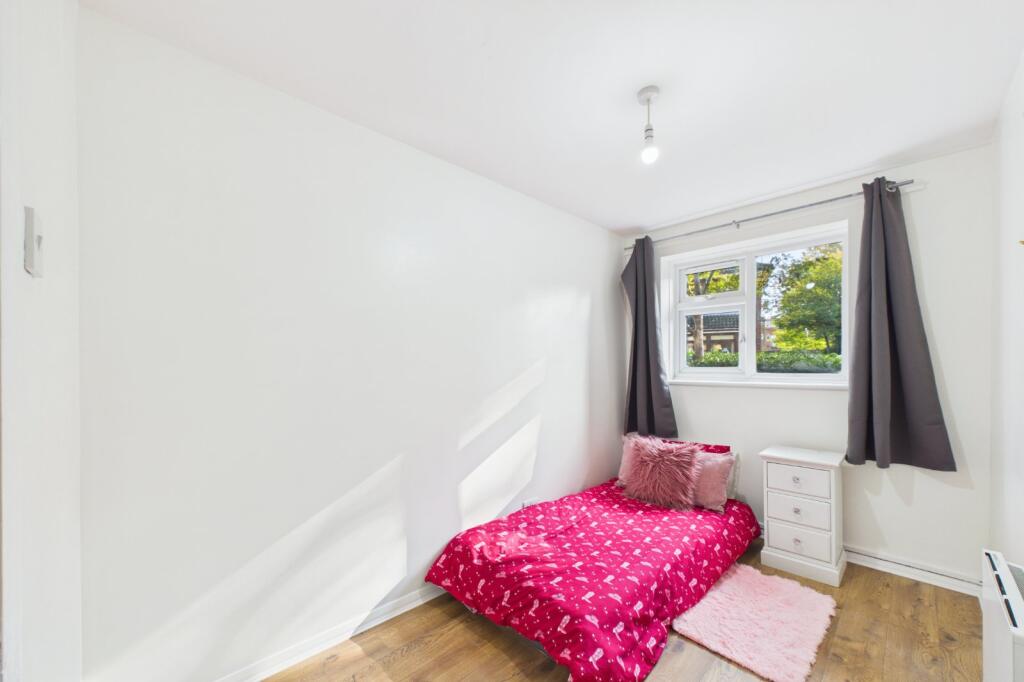 Apartment in Crowthorne, Bracknell Forest - More