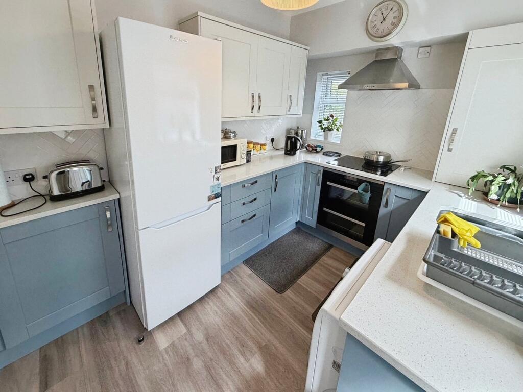 Grosvenor Avenue, Shipley, BD18 - View 6
