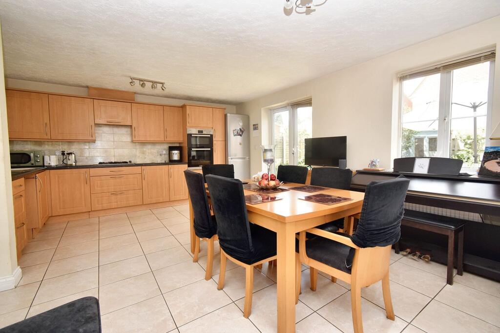 Gardner Way, Chandlers Ford, Hampshire, SO53 1JJ photo 2