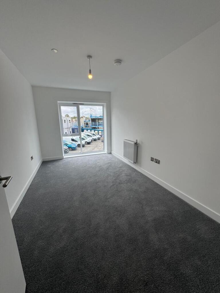 Apartment in Finchampstead - View 3