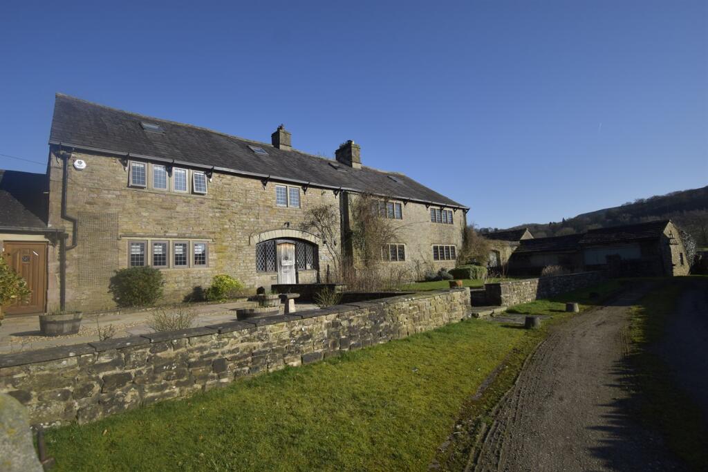 Main image of property: Chapel-En-Le-Frith, High Peak