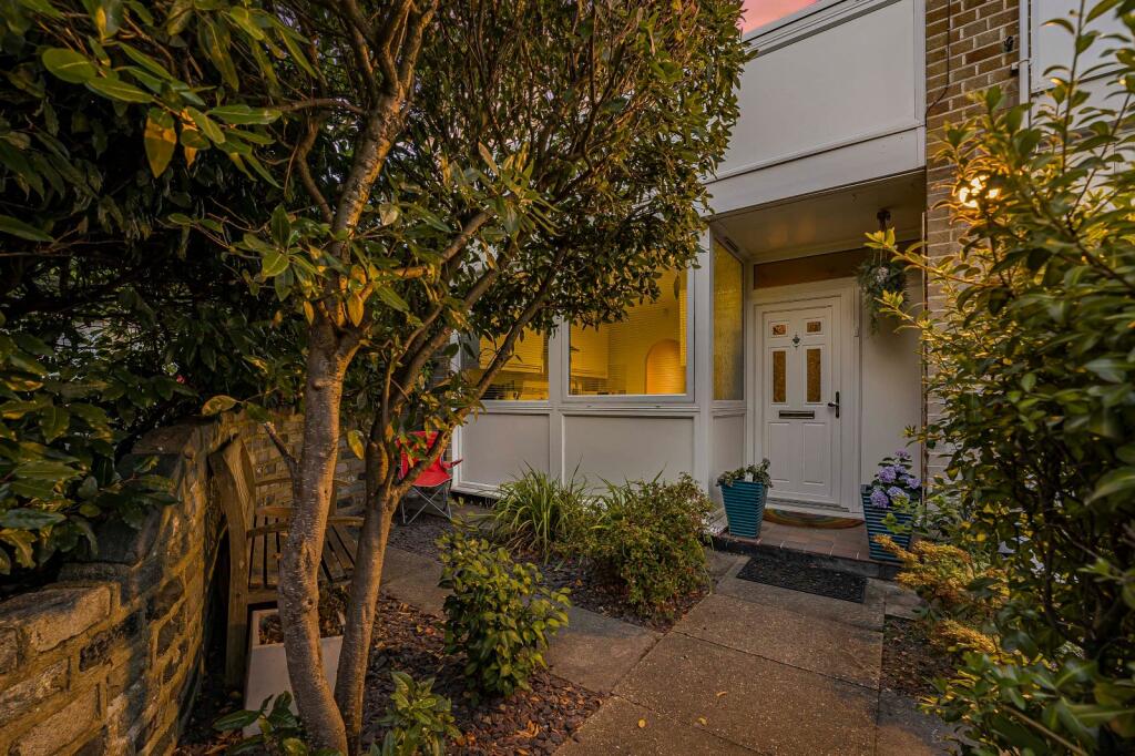 Main image of property: Tarnwood Park, Eltham, London, SE9