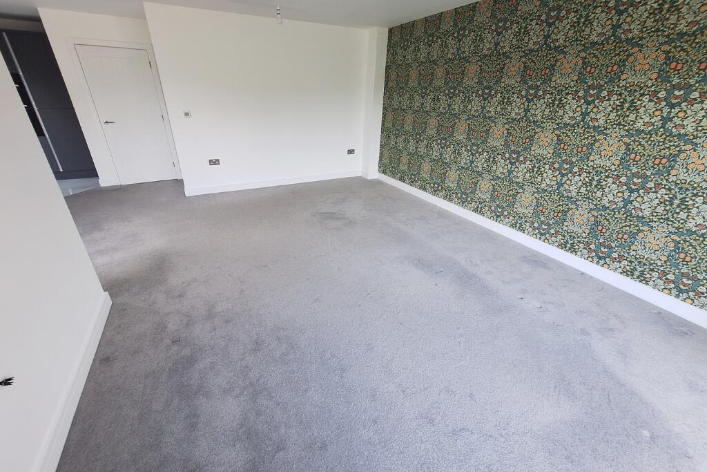 House in Barton-le-Clay, Central Bedfordshire - More