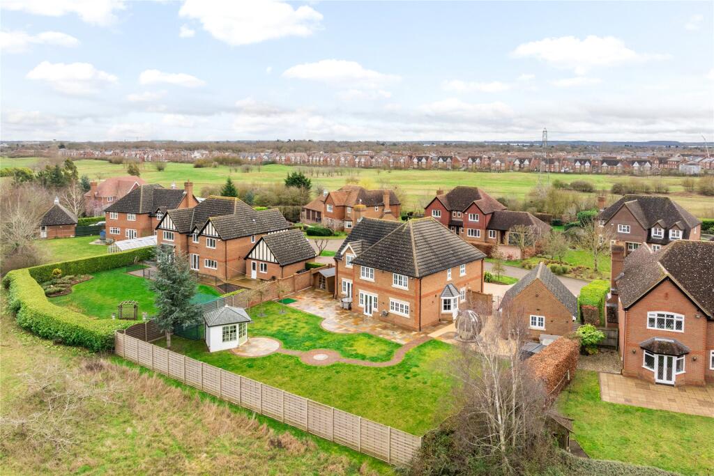 St. Mellion Drive, Great Denham, Bedfordshire, MK40 photo 3