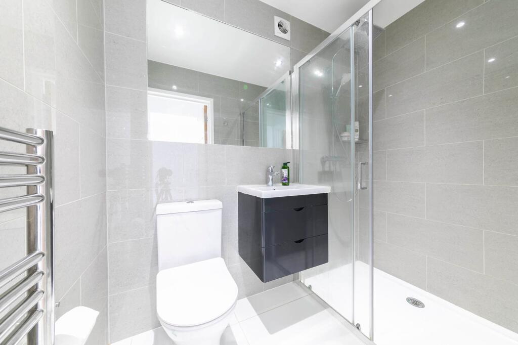 5 bedroom semi-detached house for rent