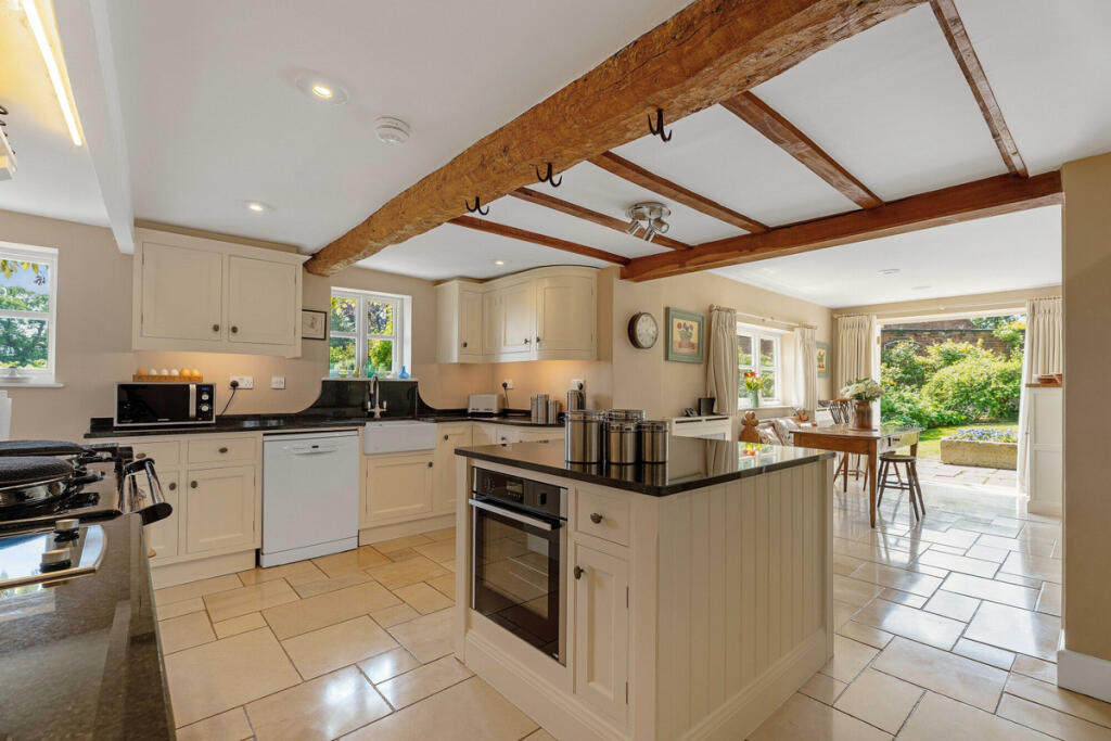 House in Worcester - View 3