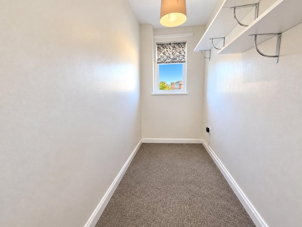 Apartment in Southend-on-Sea - More