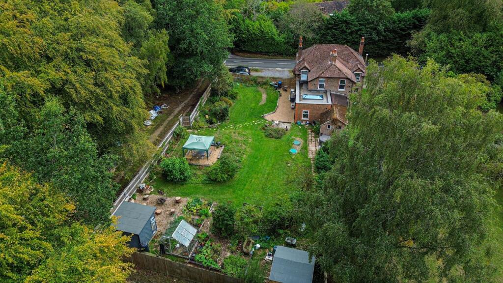 House in Redhill - View 5