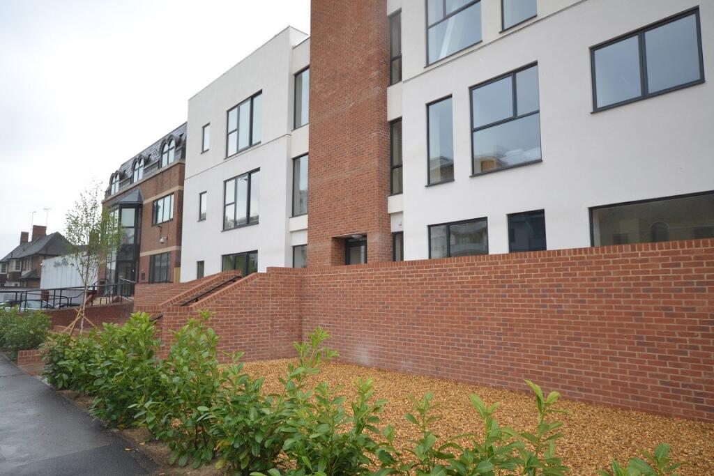 1-bed apartment on Sovereign Court, Kings Road, Reading, £200,000
