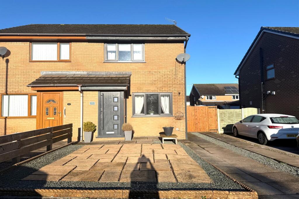 Main image of property: Longmeade Drive, Chapel-En-Le-Frith, High Peak