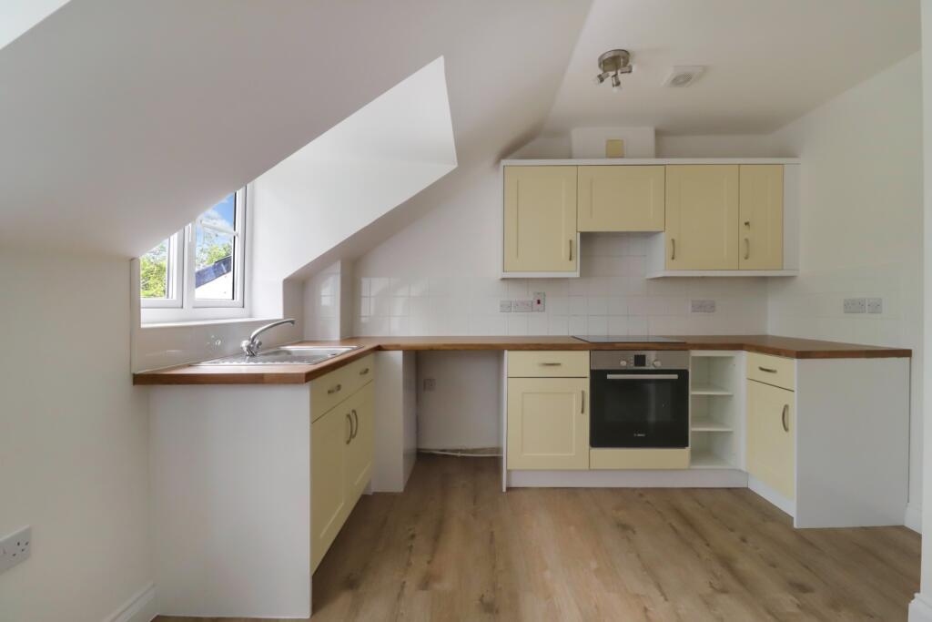 15 School Meadow, Guildford - View 3