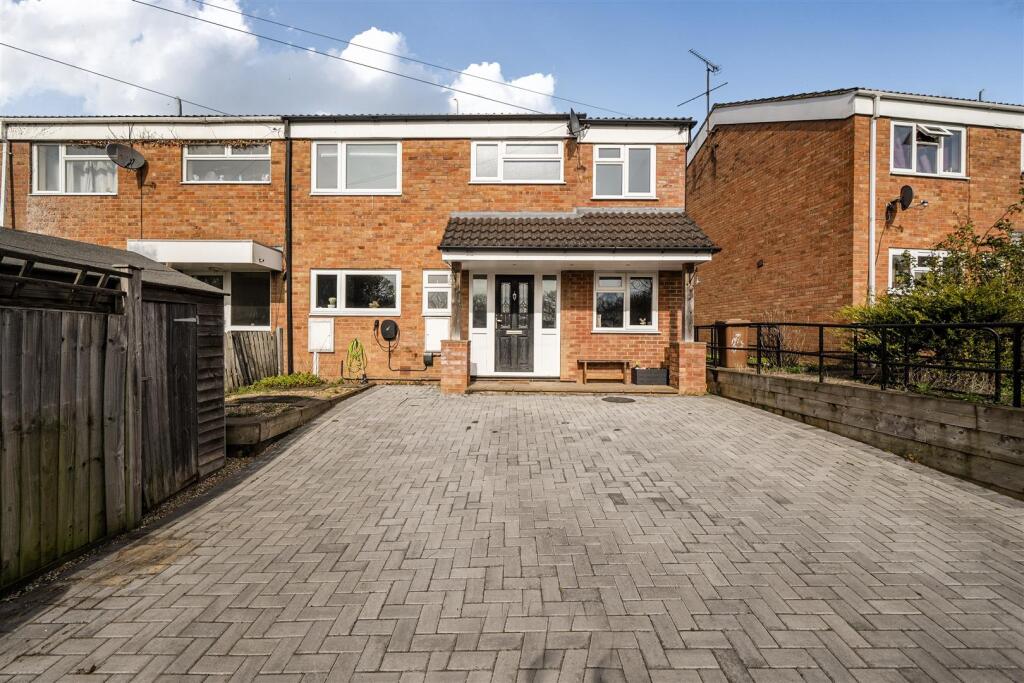 Main image of property: South Meadow, Crowthorne, Berkshire, RG45 7HP