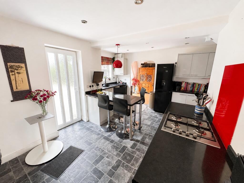 House in Woking, Knaphill - View 4
