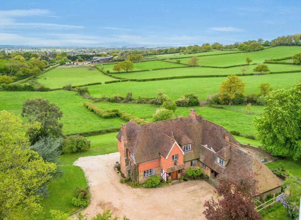 5-bed detached on South Hanningfield, £1,400,000