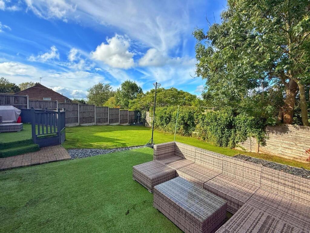 Westby Close, Bramhall, SK7 photo 3