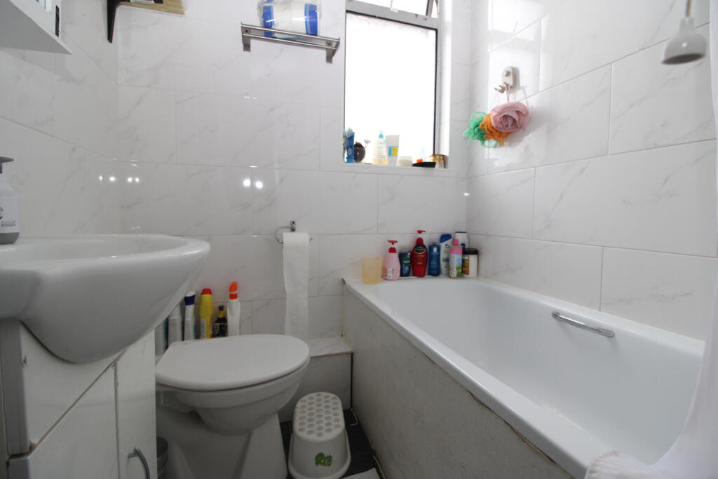 Apartment in London, Brondesbury Park, Brondesbury - More
