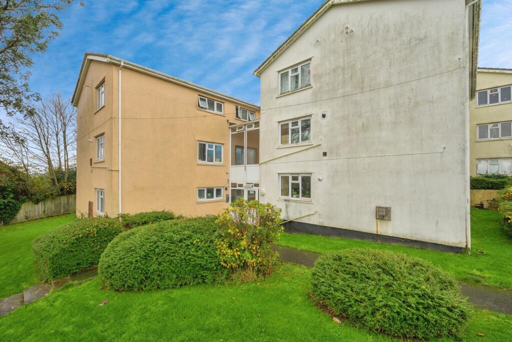 13, Barne Close photo 2