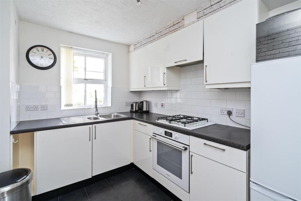 Apartment in Solihull - View 5