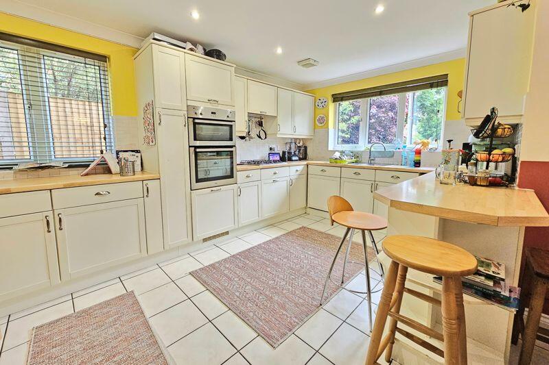 Firefly Close, Lee-On-The-Solent, PO13 photo 3