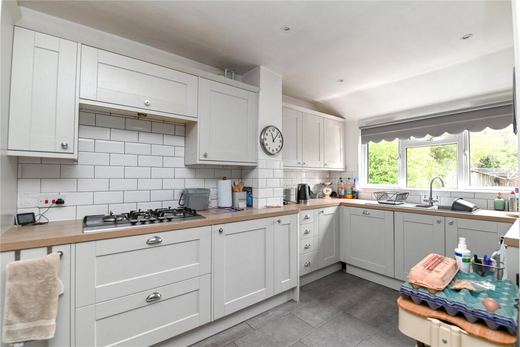 Albert Road, New Milton, Hampshire, BH25 photo 4