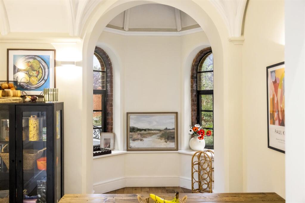 Apartment in Redhill - View 5