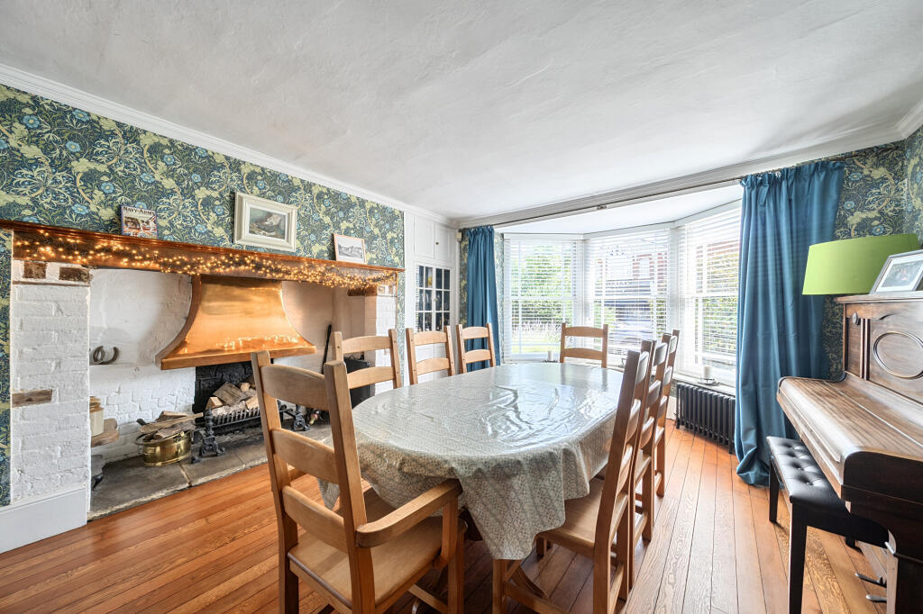 High Street, Merstham, RH1 - View 3