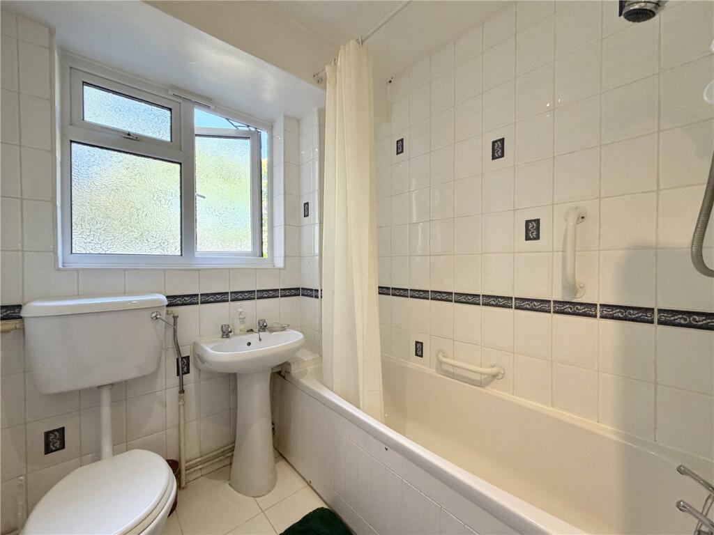 Apartment in Bournemouth, Westbourne - More
