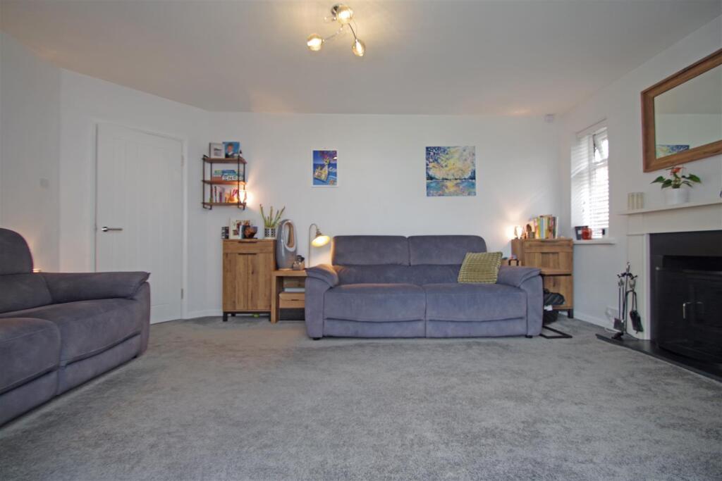 Kelvedon Way, Caversham, Reading photo 4