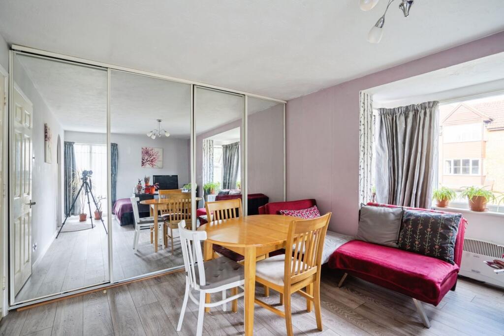 Pendragon Walk, London, NW9 photo 4