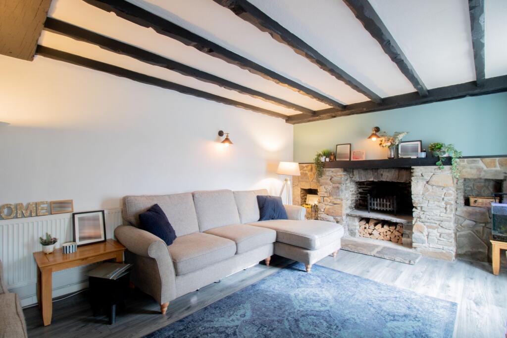 House in Blackwood, Woodfieldside, Penmaen - More