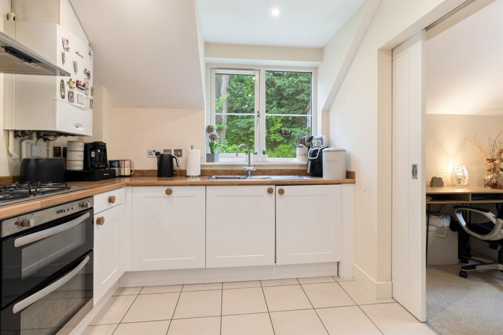 Apartment 2, Nightingale Court, 2 Jenny Lind Grove, Malvern, Worcestershire photo 3