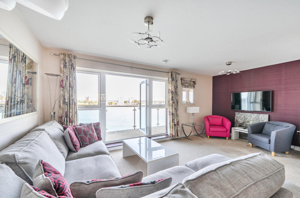 Apartment in Poole, Sterte - View 2