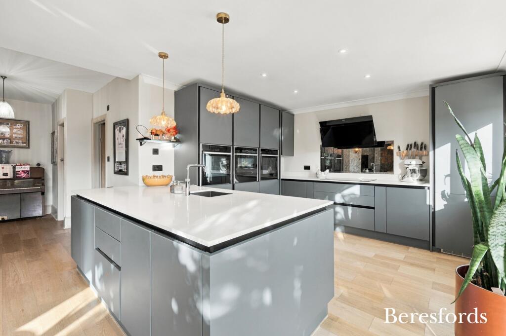 House in Romford - View 3