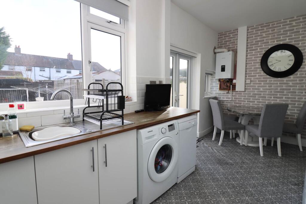 New Chester Road, Bromborough photo 2