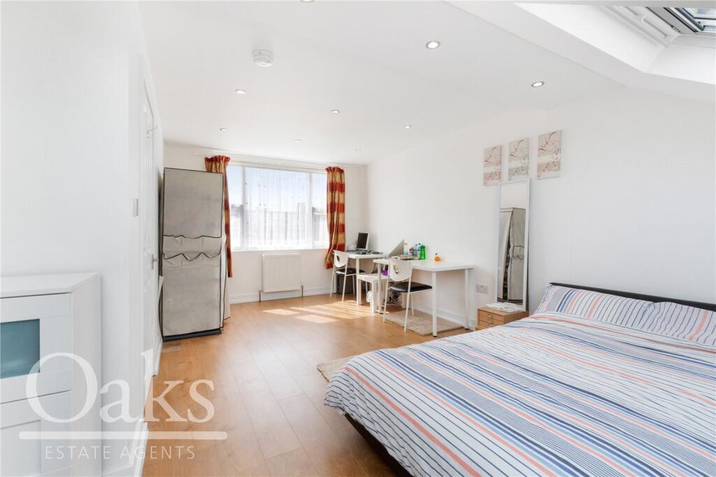 House in London, Woodside - View 5