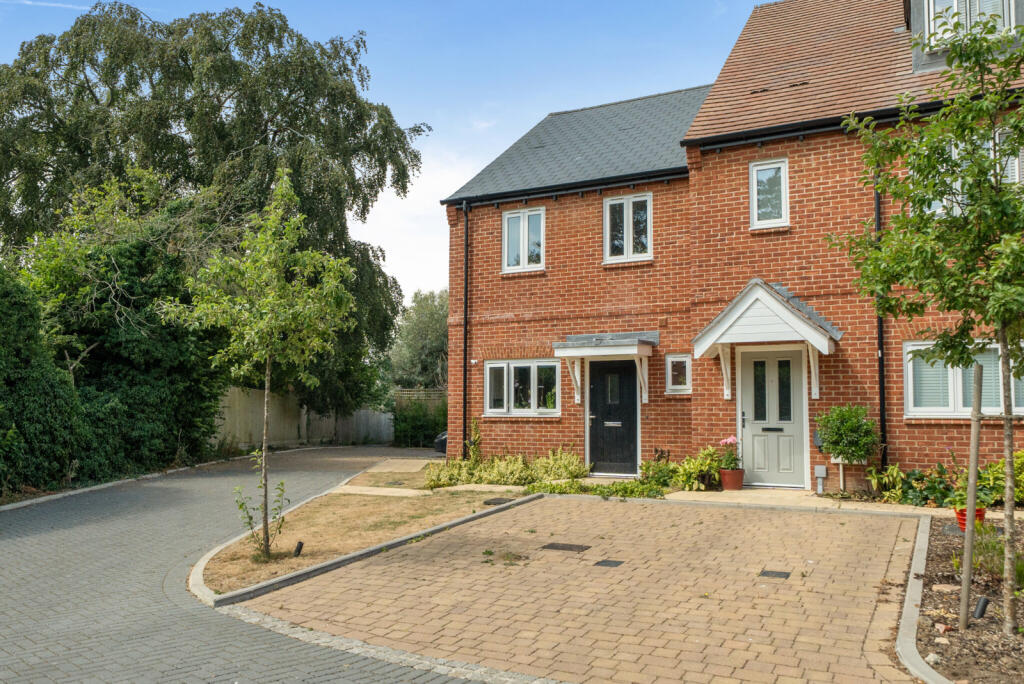 Main image of property: Chiltern Gardens, Woodcote, Reading, Oxfordshire, RG8