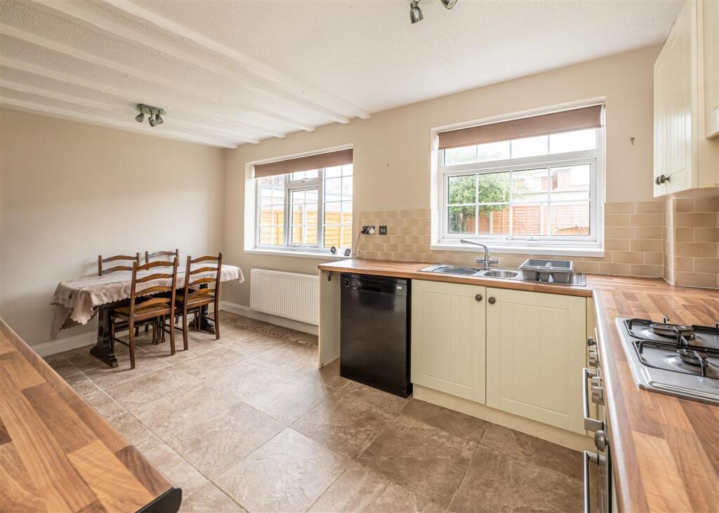 12 Halesworth Road, Pendeford, Wolverhampton, WV9 6PJ photo 4