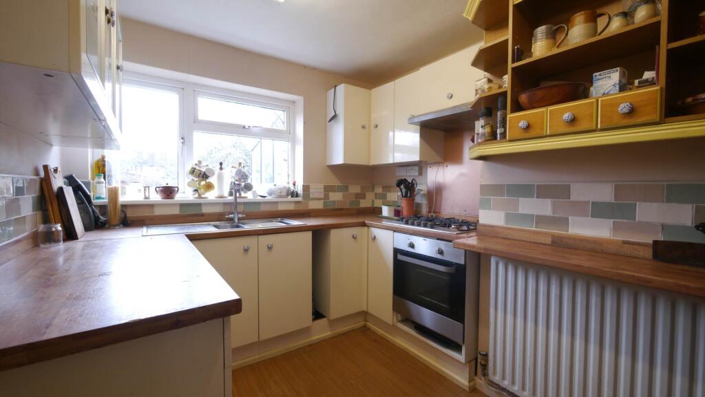 Chelwood Avenue, Hatfield photo 2