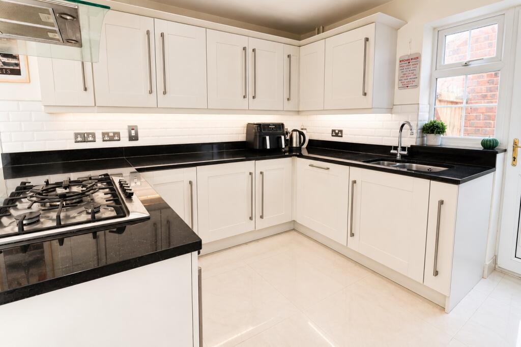 House in Luton - More