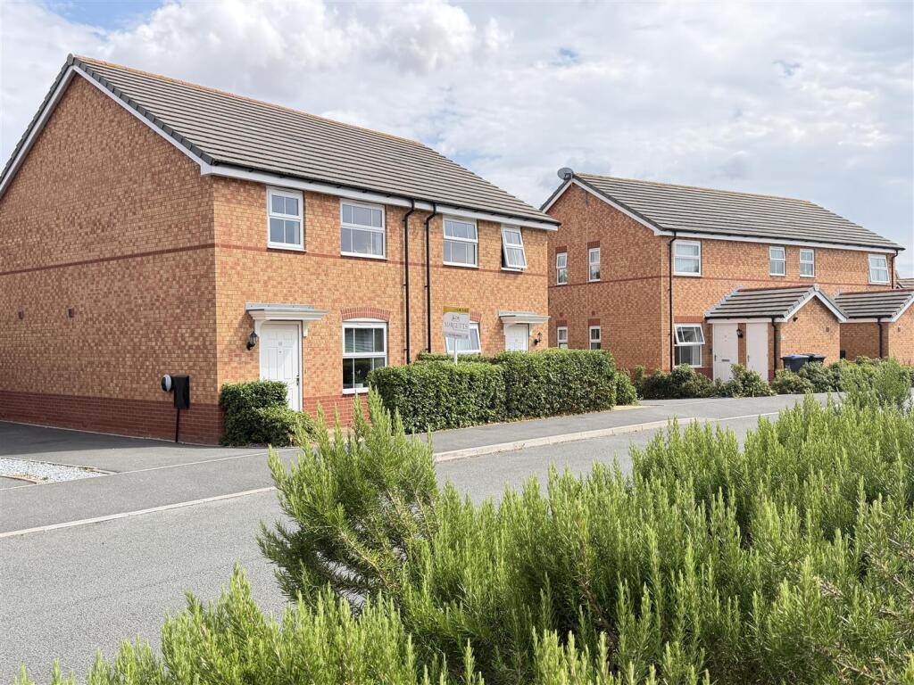 Main image of property: Yew Tree Way, Barford, Warwick