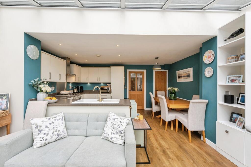 House in Sutton - View 4