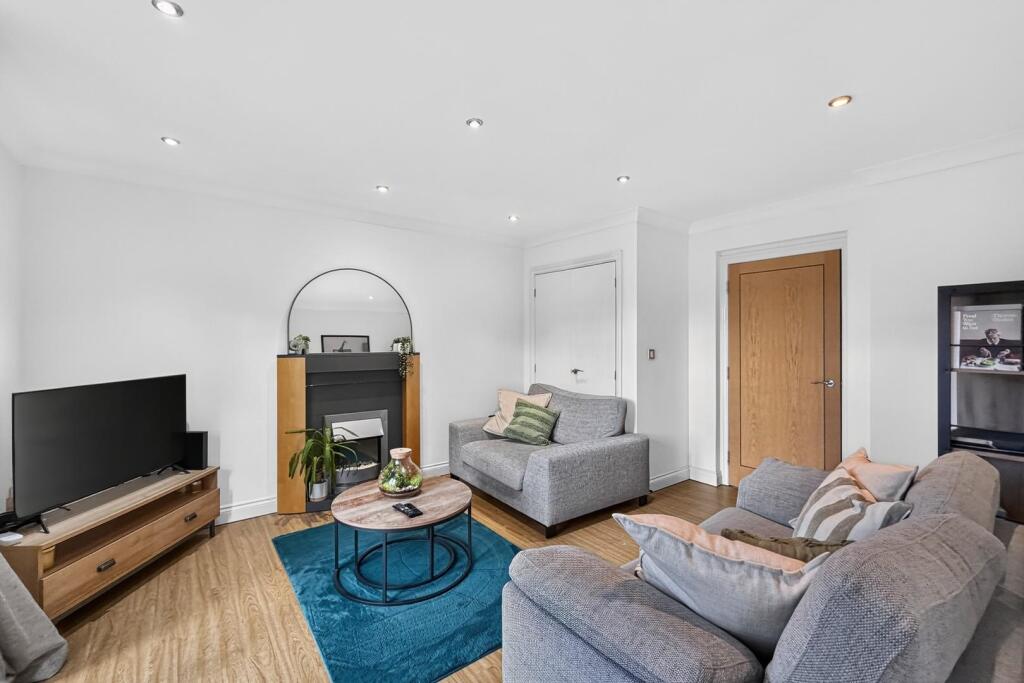 Apartment in Trafford, Broadheath - View 4